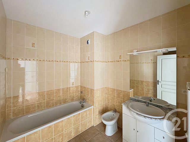 Afficher la photo en grand Appartement F3 à vendre - 3 pièces - 114.01 m2 - CERET - 66 - LANGUEDOC-ROUSSILLON - Century 21 Agence Des Cerisiers