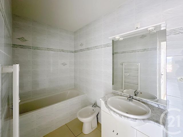 Afficher la photo en grand Appartement F3 à vendre - 3 pièces - 120.36 m2 - CERET - 66 - LANGUEDOC-ROUSSILLON - Century 21 Agence Des Cerisiers