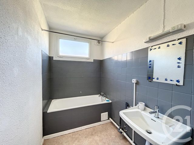 Appartement à louer - 3 pièces - 70.25 m2 - AMELIE LES BAINS PALALDA - 66 - LANGUEDOC-ROUSSILLON - Century 21 Agence Des Cerisiers