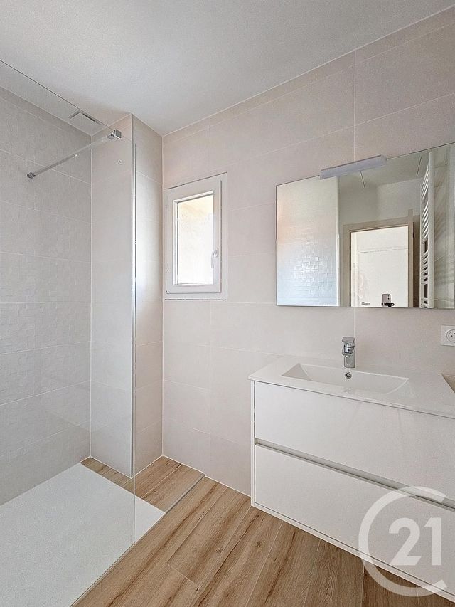 Appartement F3 à louer - 3 pièces - 65.27 m2 - CERET - 66 - LANGUEDOC-ROUSSILLON - Century 21 Agence Des Cerisiers