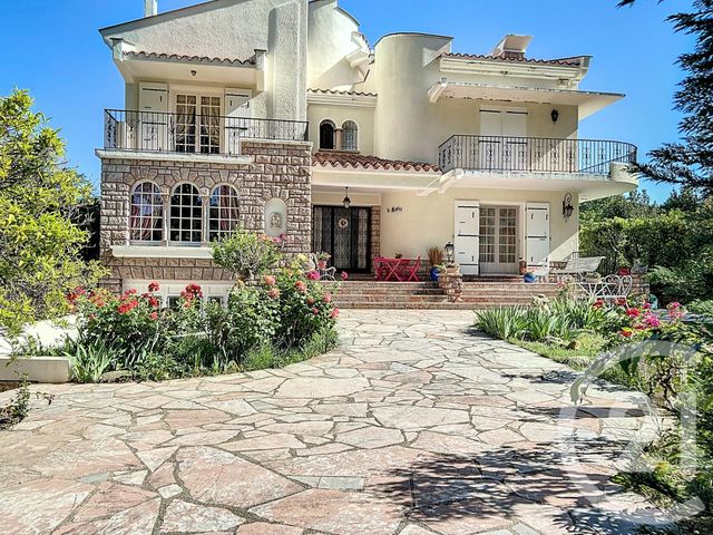 Afficher la photo en grand maison à vendre - 7 pièces - 240.39 m2 - CERET - 66 - LANGUEDOC-ROUSSILLON - Century 21 Agence Des Cerisiers