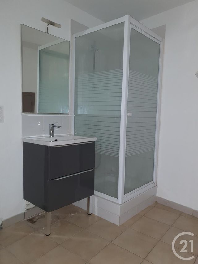 Studio à louer - 1 pièce - 25.57 m2 - LE BOULOU - 66 - LANGUEDOC-ROUSSILLON - Century 21 Agence Des Cerisiers Studio à louer - 1 pièce - 25.57 m2 - LE BOULOU - 66 - LANGUEDOC-ROUSSILLON - Century 21 Agence Des Cerisiers