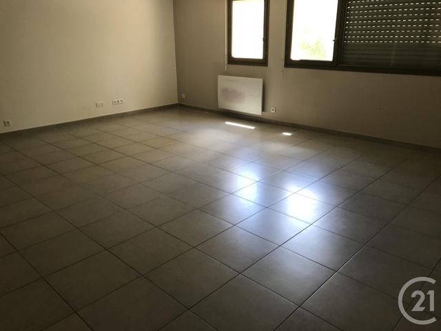Afficher la photo en grand Appartement F3 à louer - 3 pièces - 98.0 m2 - CERET - 66 - LANGUEDOC-ROUSSILLON - Century 21 Agence Des Cerisiers