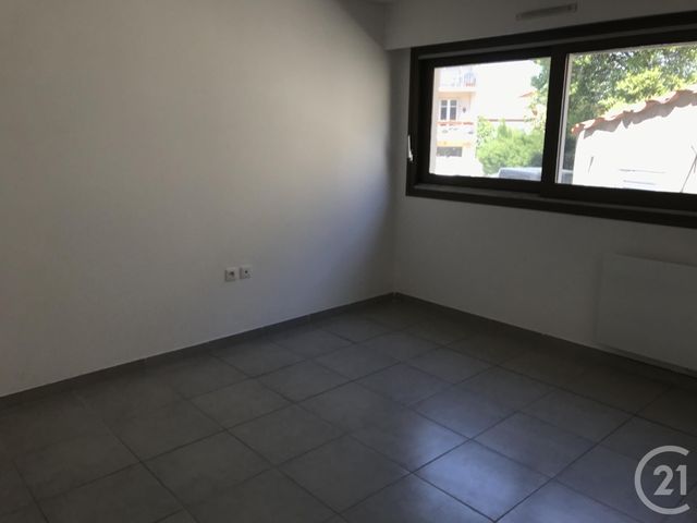 Afficher la photo en grand Appartement F3 à louer - 3 pièces - 98.0 m2 - CERET - 66 - LANGUEDOC-ROUSSILLON - Century 21 Agence Des Cerisiers