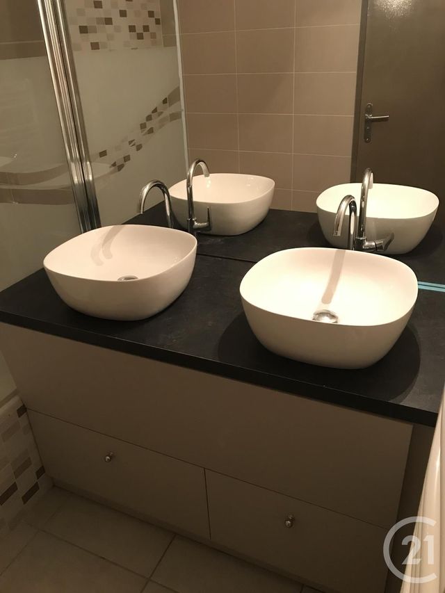 Afficher la photo en grand Appartement F3 à louer - 3 pièces - 98.0 m2 - CERET - 66 - LANGUEDOC-ROUSSILLON - Century 21 Agence Des Cerisiers