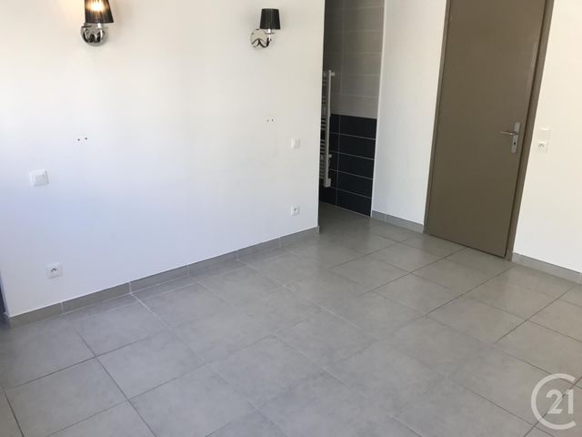 Afficher la photo en grand Appartement F3 à louer - 3 pièces - 98.0 m2 - CERET - 66 - LANGUEDOC-ROUSSILLON - Century 21 Agence Des Cerisiers