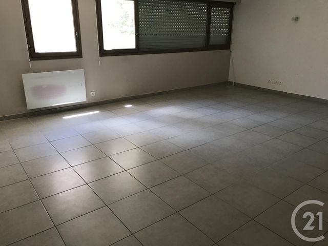 Afficher la photo en grand Appartement F3 à louer - 3 pièces - 98.0 m2 - CERET - 66 - LANGUEDOC-ROUSSILLON - Century 21 Agence Des Cerisiers