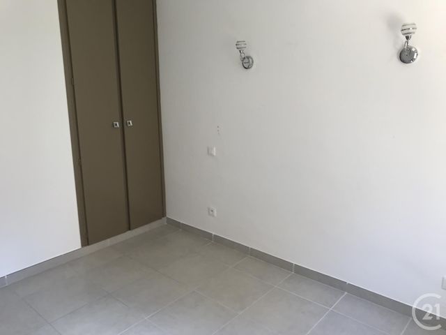 Afficher la photo en grand Appartement F3 à louer - 3 pièces - 98.0 m2 - CERET - 66 - LANGUEDOC-ROUSSILLON - Century 21 Agence Des Cerisiers