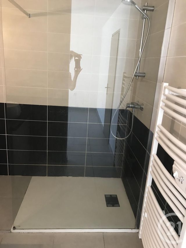 Afficher la photo en grand Appartement F3 à louer - 3 pièces - 98.0 m2 - CERET - 66 - LANGUEDOC-ROUSSILLON - Century 21 Agence Des Cerisiers