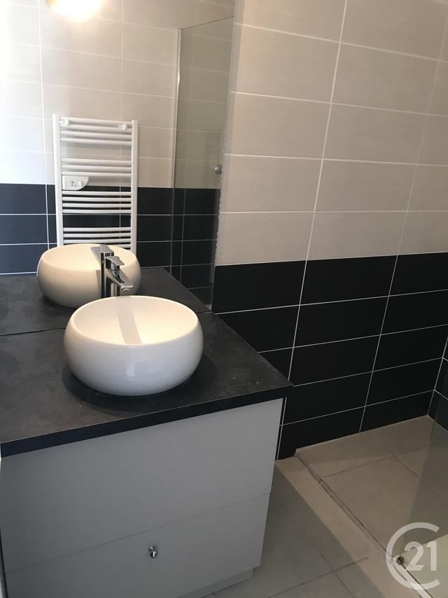 Afficher la photo en grand Appartement F3 à louer - 3 pièces - 98.0 m2 - CERET - 66 - LANGUEDOC-ROUSSILLON - Century 21 Agence Des Cerisiers