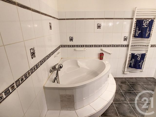 Afficher la photo en grand Appartement F3 à vendre - 3 pièces - 96.2 m2 - AMELIE LES BAINS PALALDA - 66 - LANGUEDOC-ROUSSILLON - Century 21 Agence Des Cerisiers