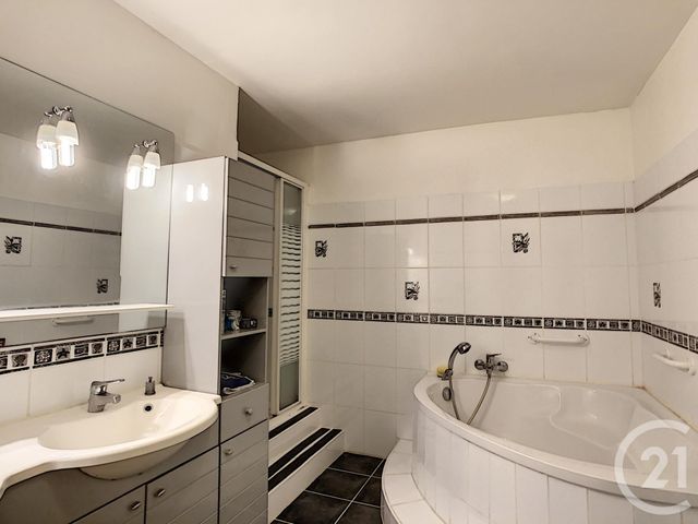 Afficher la photo en grand Appartement F3 à vendre - 3 pièces - 96.2 m2 - AMELIE LES BAINS PALALDA - 66 - LANGUEDOC-ROUSSILLON - Century 21 Agence Des Cerisiers