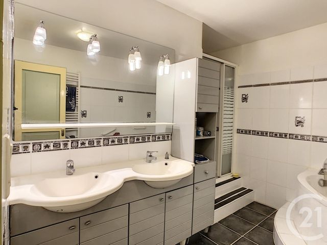 Afficher la photo en grand Appartement F3 à vendre - 3 pièces - 96.2 m2 - AMELIE LES BAINS PALALDA - 66 - LANGUEDOC-ROUSSILLON - Century 21 Agence Des Cerisiers