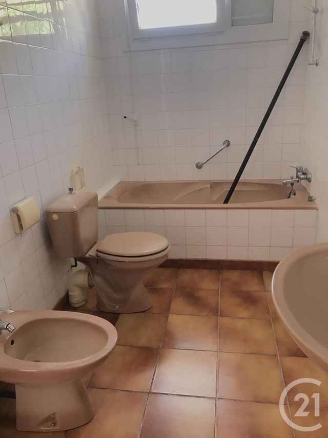 Afficher la photo en grand Appartement F3 à louer - 3 pièces - 58.44 m2 - CERET - 66 - LANGUEDOC-ROUSSILLON - Century 21 Agence Des Cerisiers