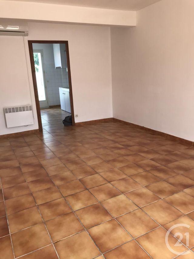 Afficher la photo en grand Appartement F3 à louer - 3 pièces - 58.44 m2 - CERET - 66 - LANGUEDOC-ROUSSILLON - Century 21 Agence Des Cerisiers