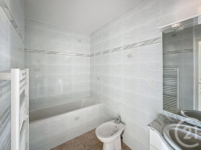 Appartement F3 à vendre - 3 pièces - 120.36 m2 - CERET - 66 - LANGUEDOC-ROUSSILLON - Century 21 Agence Des Cerisiers